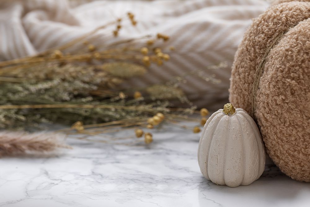 Just a light touch of fluffy pumpkin for a fun Florida Fall.